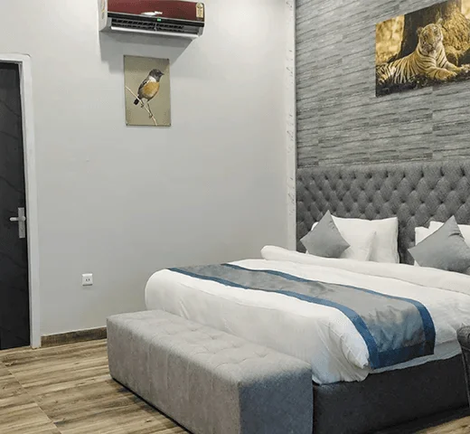 Leopard Lair's Retreat: Where Luxury Meets Natural Splendor